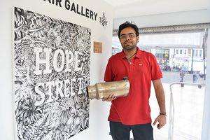 艺术环保一举两得:这位理工男把废气变成了墨水颜料