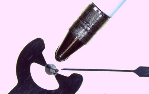 带有内螺纹的微型复杂注塑件 玩出了哪些高科技?