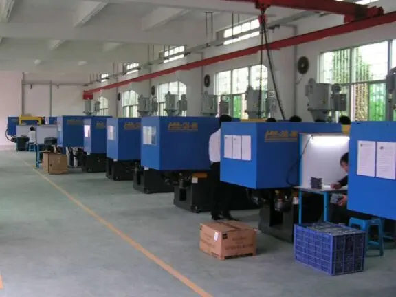 注塑机经过改进后每分钟干16模，学习学习